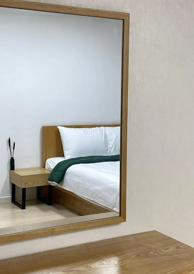 40 Queen, 2 Minutes Run To The Beach, Close To The Sea, 5 Minutes To Club D Oasis Swimming Pool, Nice And Long Walk Along The Beach Busan South Korea