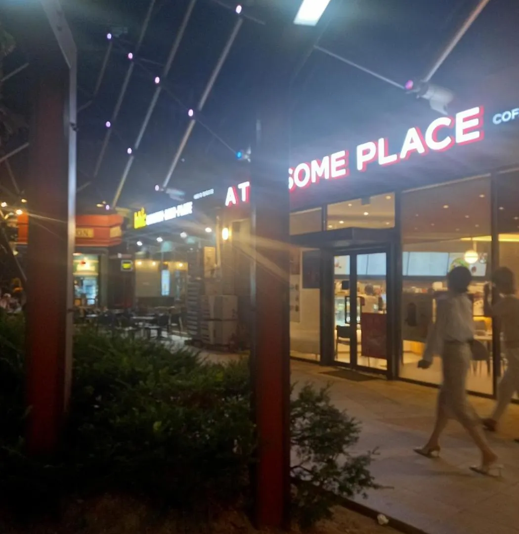 40 Queen, 2 Minutes Run To The Beach, Close To The Sea, 5 Minutes To Club D Oasis Swimming Pool, Nice And Long Walk Along The Beach Busan 0*,