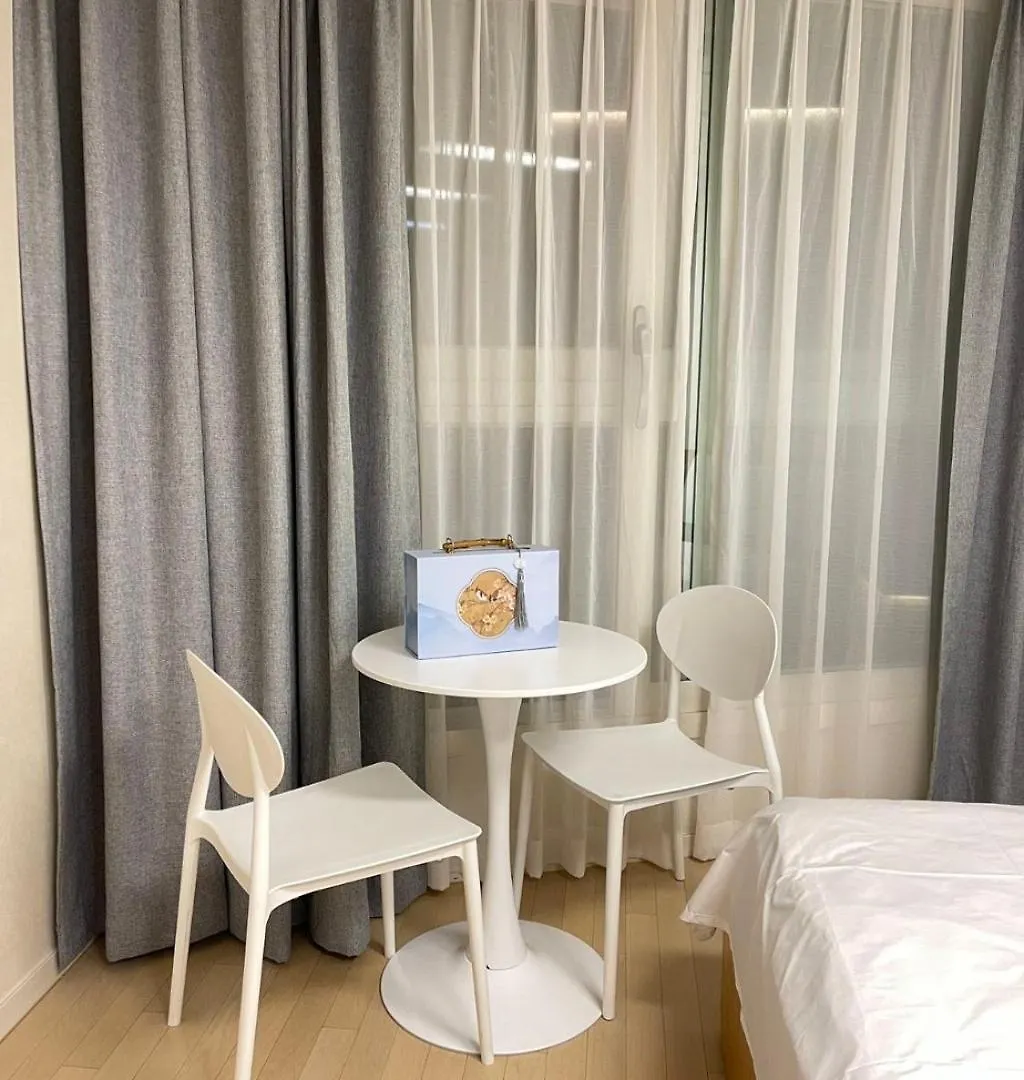 40 Queen, 2 Minutes Run To The Beach, Close To The Sea, 5 Minutes To Club D Oasis Swimming Pool, Nice And Long Walk Along The Beach Busan Apartment