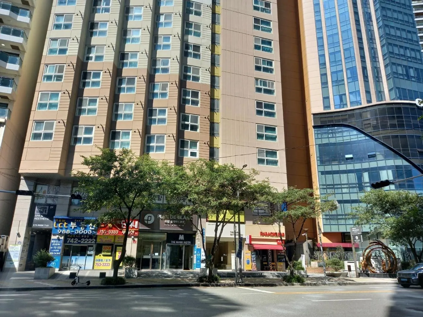Apartment 40 Queen, 2 Minutes Run To The Beach, Close To The Sea, 5 Minutes To Club D Oasis Swimming Pool, Nice And Long Walk Along The Beach Busan