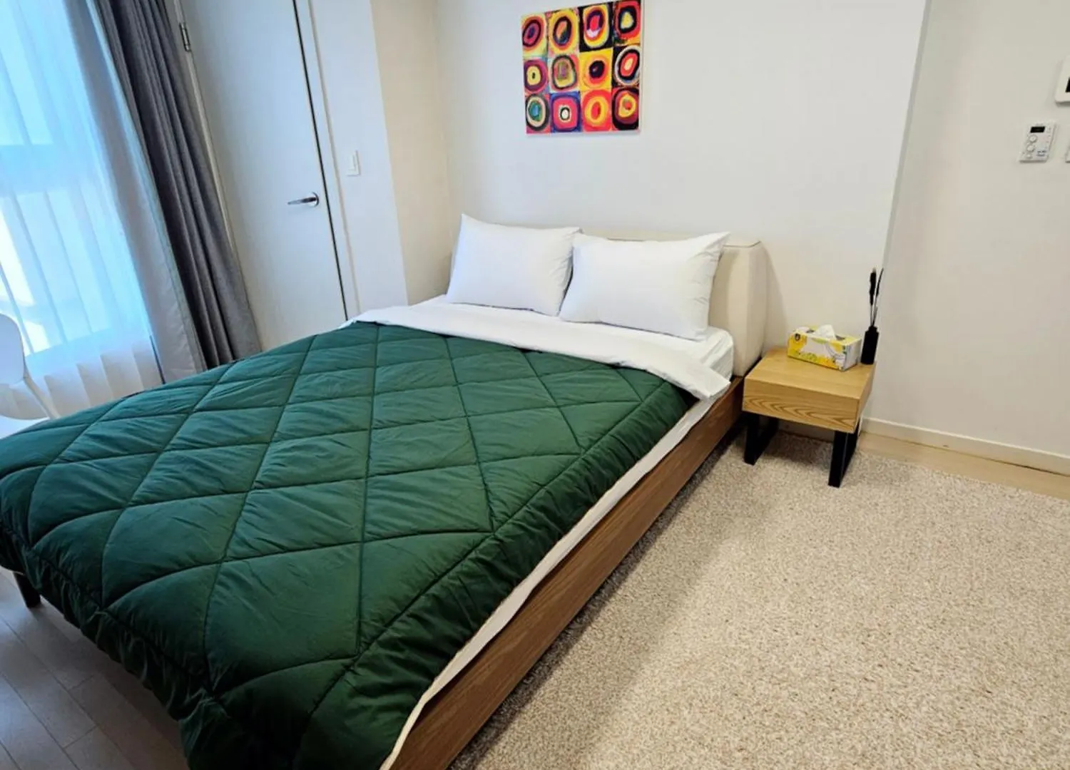 Apartment 40 Queen, 2 Minutes Run To The Beach, Close To The Sea, 5 Minutes To Club D Oasis Swimming Pool, Nice And Long Walk Along The Beach Busan
