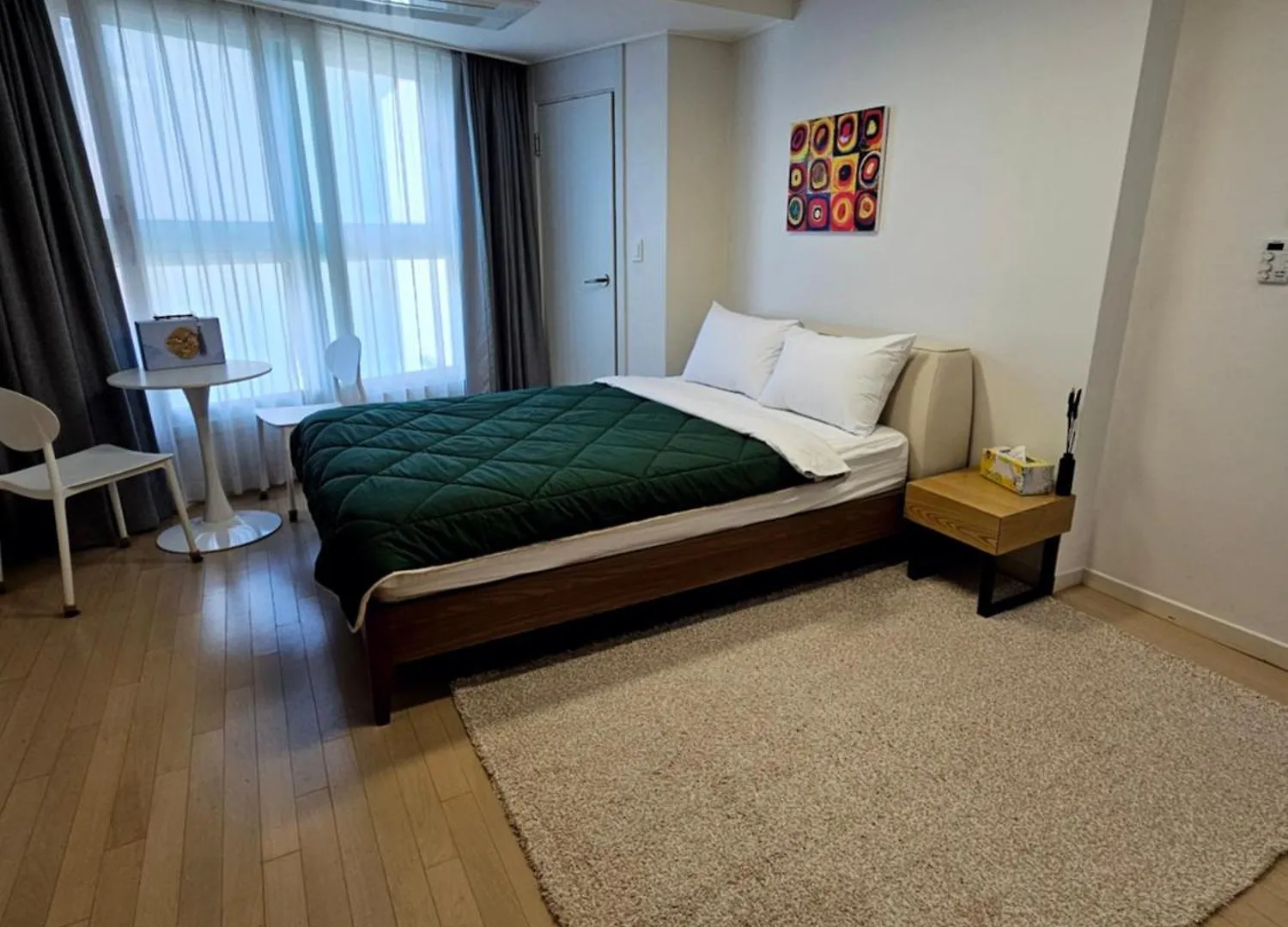 40 Queen, 2 Minutes Run To The Beach, Close To The Sea, 5 Minutes To Club D Oasis Swimming Pool, Nice And Long Walk Along The Beach Busan 0*,