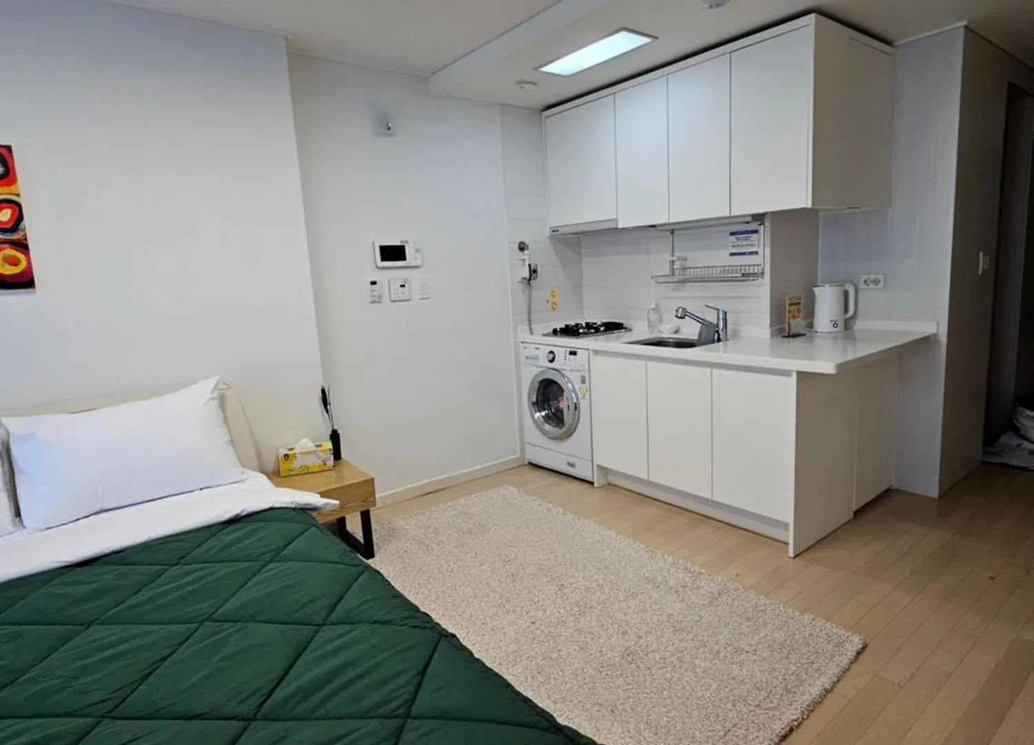 40 Queen, 2 Minutes Run To The Beach, Close To The Sea, 5 Minutes To Club D Oasis Swimming Pool, Nice And Long Walk Along The Beach Busan Apartment