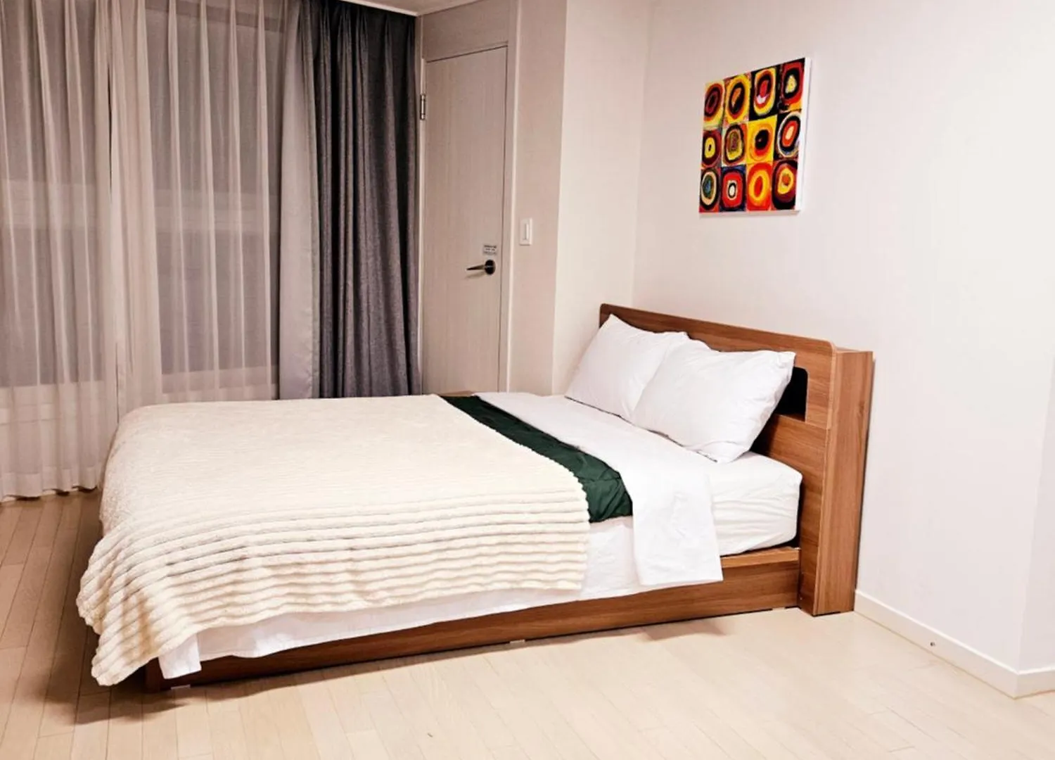 40 Queen, 2 Minutes Run To The Beach, Close To The Sea, 5 Minutes To Club D Oasis Swimming Pool, Nice And Long Walk Along The Beach Busan Apartment